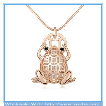 Hot sale 18k gold crystal in hollow alloy frog shape sweater necklace